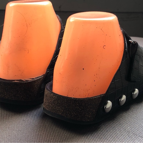 Sam & Libby Black Leather with Studs Buckle Sandals Size 8 - Picture 6 of 13